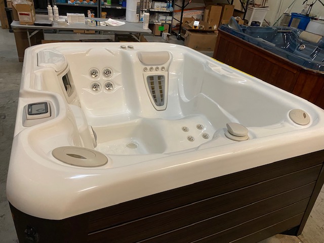 Pre-Owned Hot Tub - Atlanta Hot Tub Center Hotspring Jetsetter LX NXT WITH STEREO 2