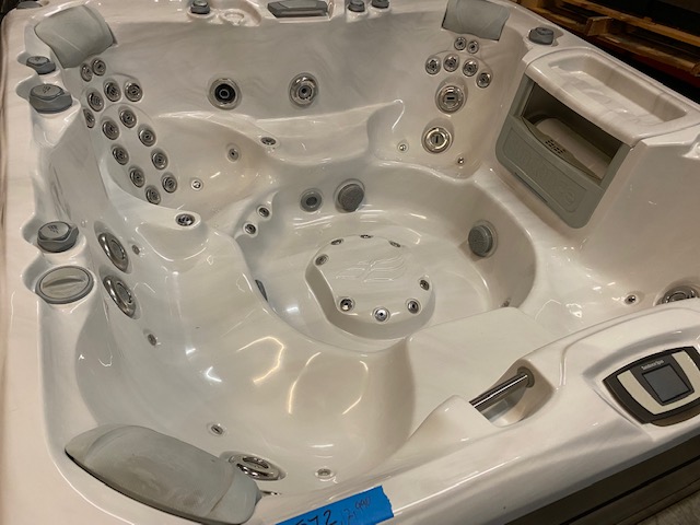 Pre-Owned Hot Tub - Atlanta Hot Tub Center Sundance Optima WITH STEREO 2 1 - Atlanta Hot Tub Center